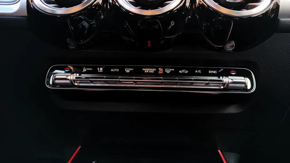 MERCEDES-BENZ GLB GLB 200 AMG Line 7G-DCT