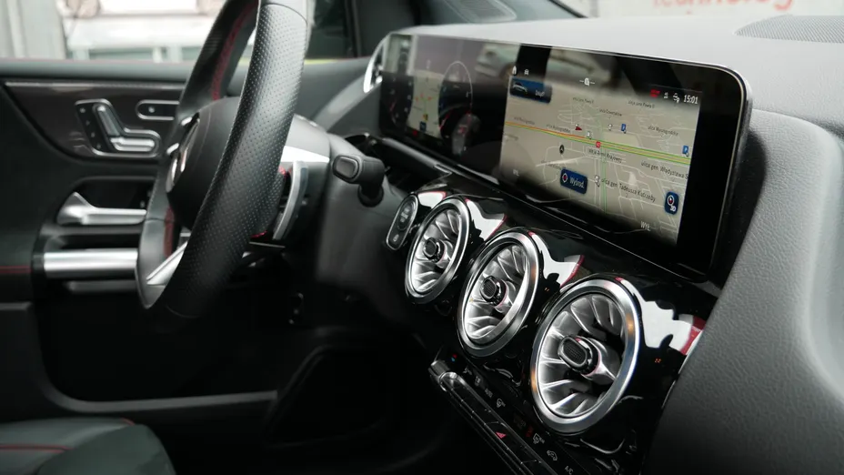 MERCEDES-BENZ B Klasa B 220 4-Matic mHEV AMG Line 8G-DCT