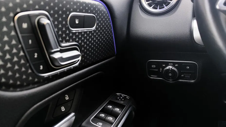 MERCEDES-BENZ GLB GLB 200 Progressive 7G-DCT