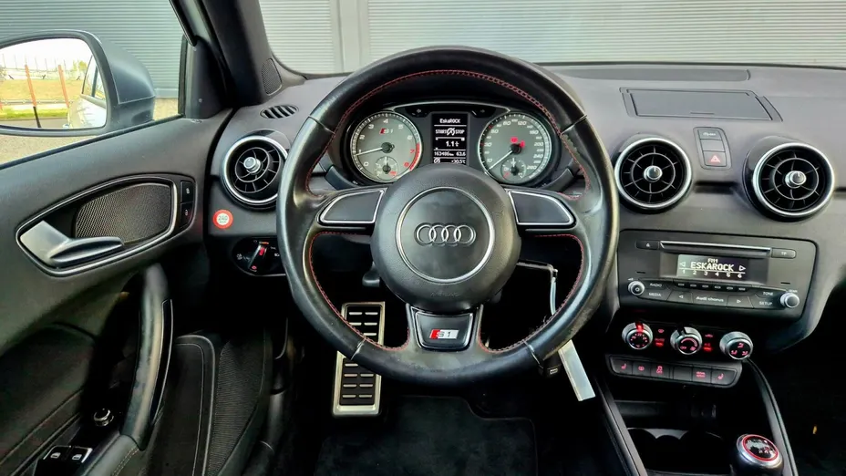 AUDI S1 -