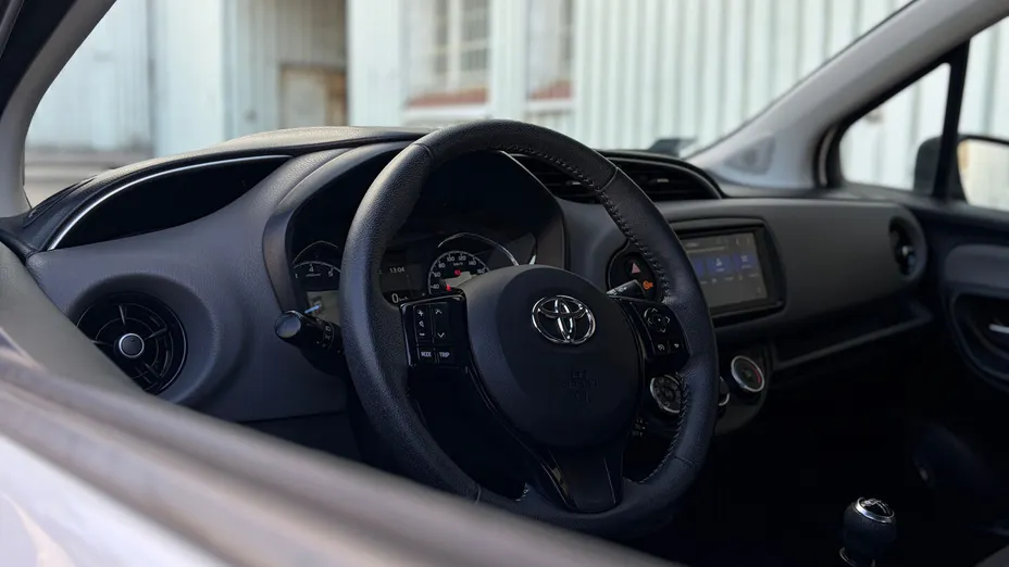 TOYOTA Yaris Yaris 1.5 Premium