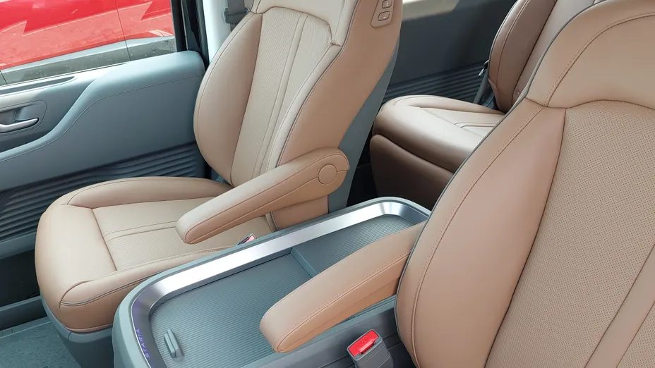 HYUNDAI Staria Staria 1.6 T-GDI HEV Luxury aut Nowy