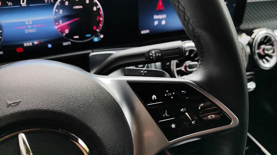 MERCEDES-BENZ GLB GLB 200 Progressive 7G-DCT