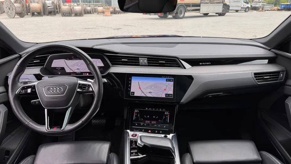 AUDI SQ8 e-tron -