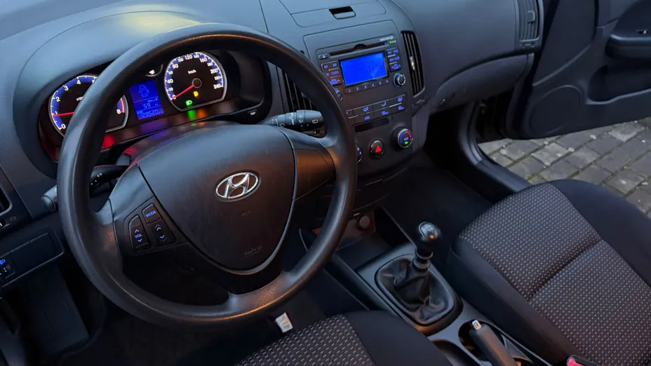 HYUNDAI i30 -