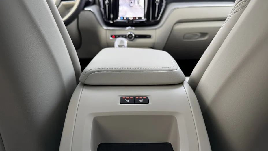 VOLVO XC60 XC60 T6 Plug-In Hybrid AWD Ultra Bright aut