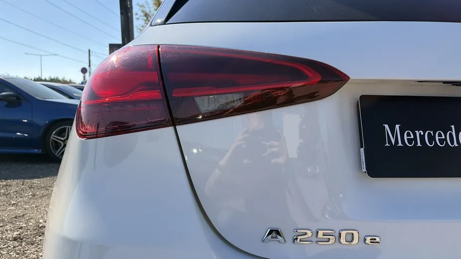 MERCEDES-BENZ A Klasa A 250 e PHEV AMG Line 8G-DCT