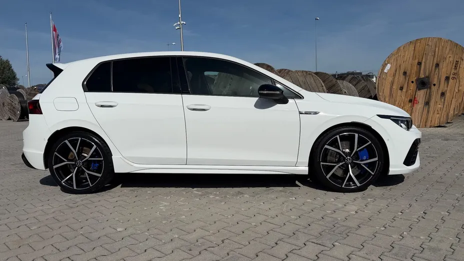 VOLKSWAGEN Golf -