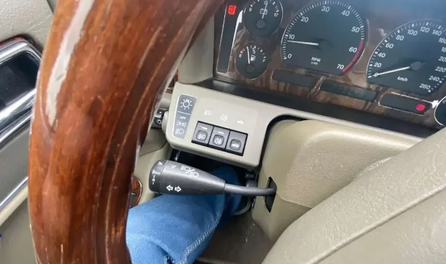 JAGUAR XJ -