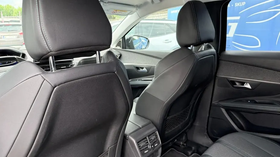 PEUGEOT 3008 -