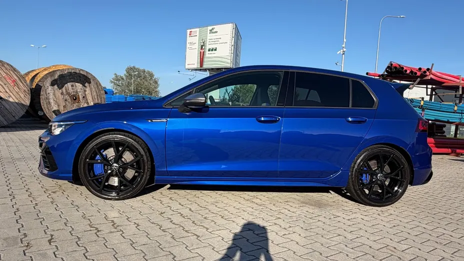 VOLKSWAGEN Golf -