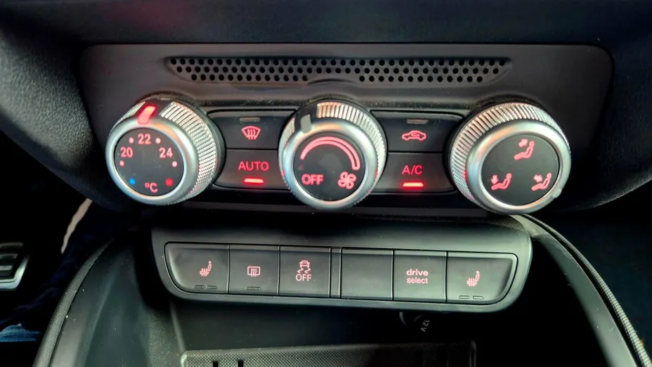 AUDI S1 -