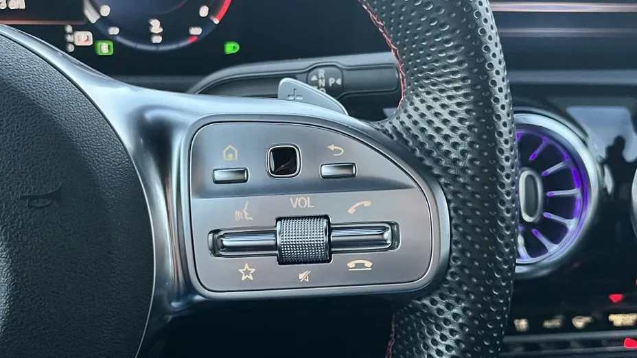 MERCEDES-BENZ CLA CLA 200 d AMG Line 8G-DCT