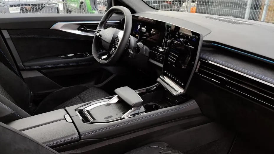 RENAULT Austral Austral 1.3 TCe mHEV Iconic esprit Alpine aut