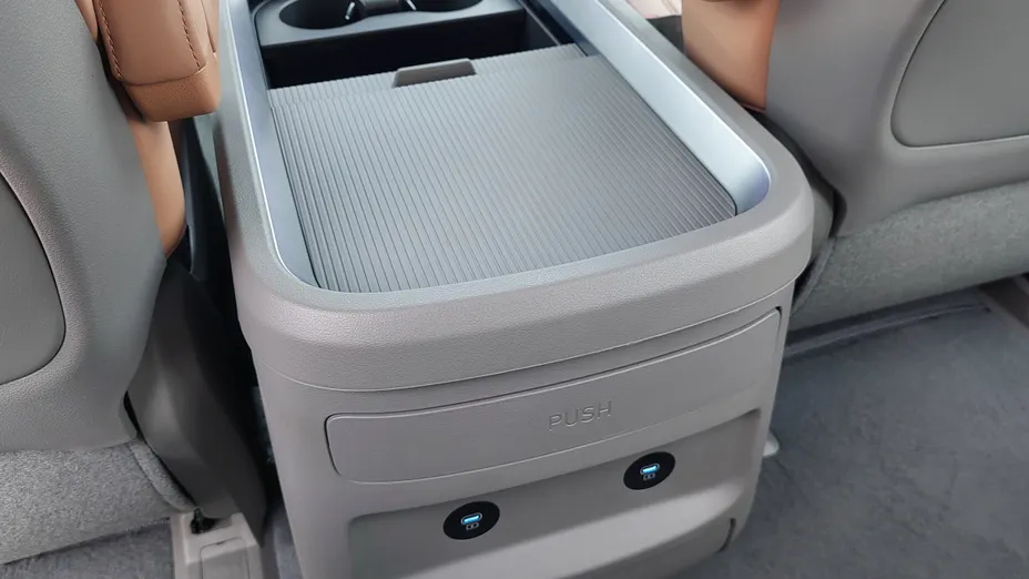 HYUNDAI Staria Staria 1.6 T-GDI HEV Luxury aut Nowy