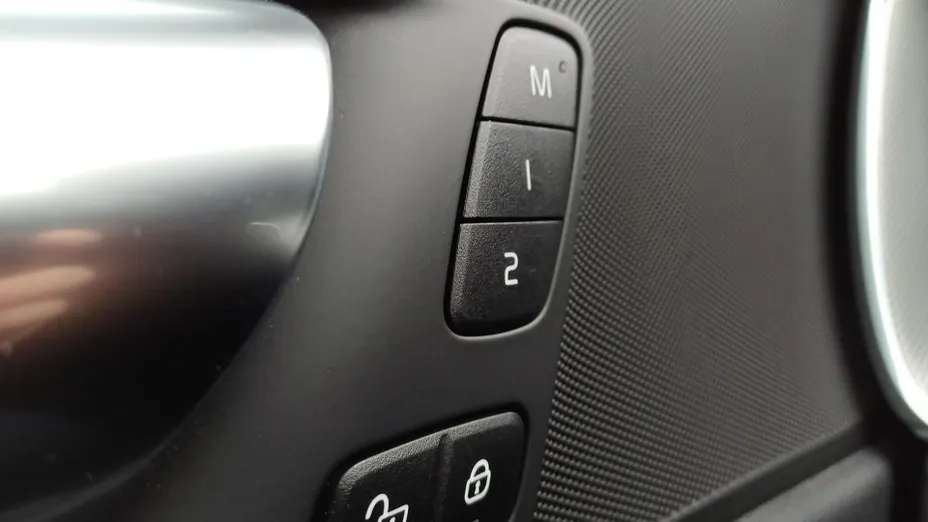 VOLVO XC60 XC60 B5 B AWD Plus Dark aut