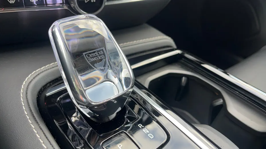 VOLVO XC60 XC60 T6 Plug-In Hybrid AWD Plus Dark aut