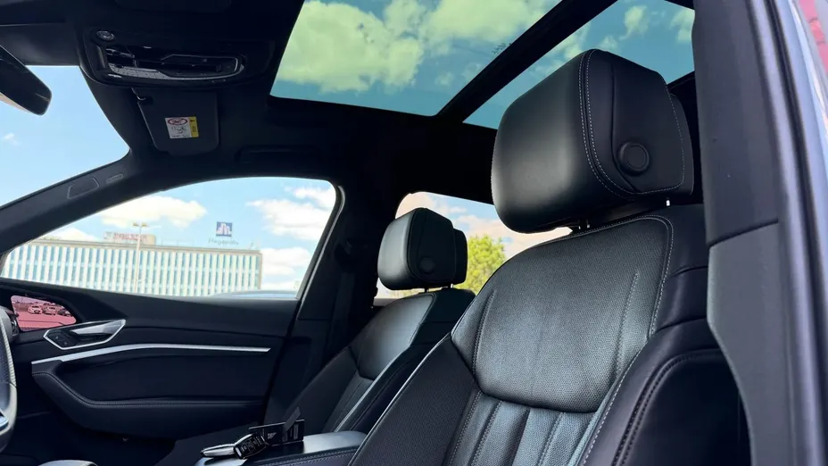 AUDI e-tron -