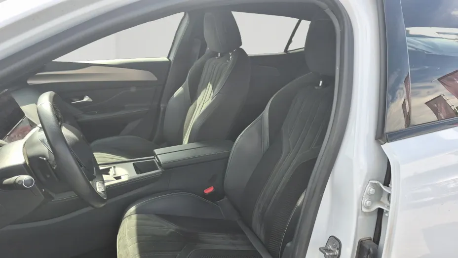 PEUGEOT 408 -