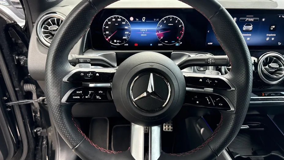 MERCEDES-BENZ GLB GLB 200 mHEV AMG Line 7G-DCT