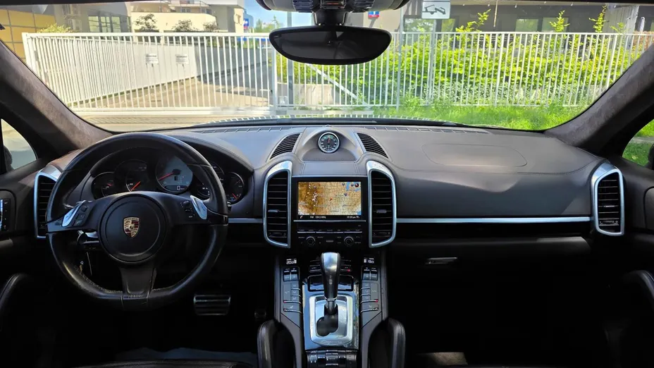 PORSCHE Cayenne -