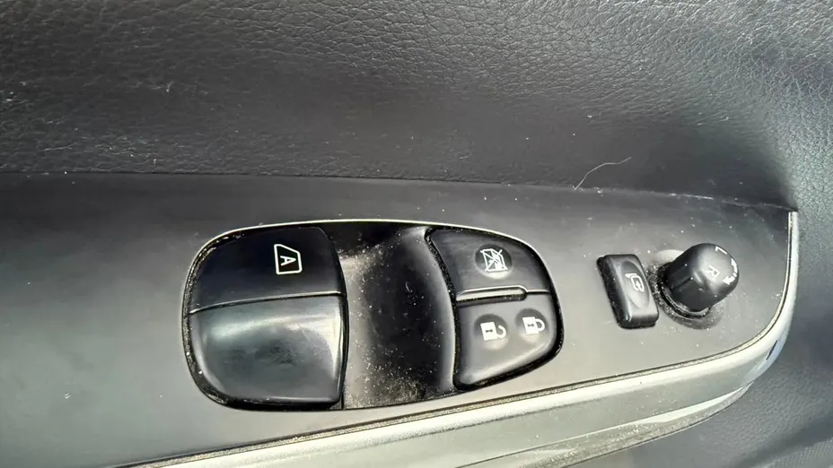 NISSAN Navara -