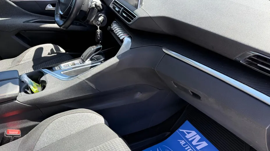 PEUGEOT 3008 -