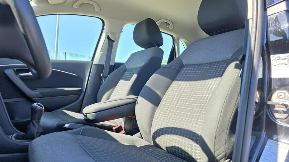 VOLKSWAGEN Polo -