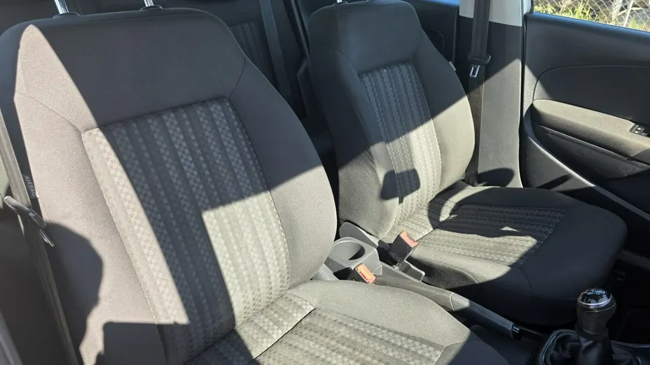 VOLKSWAGEN Polo -