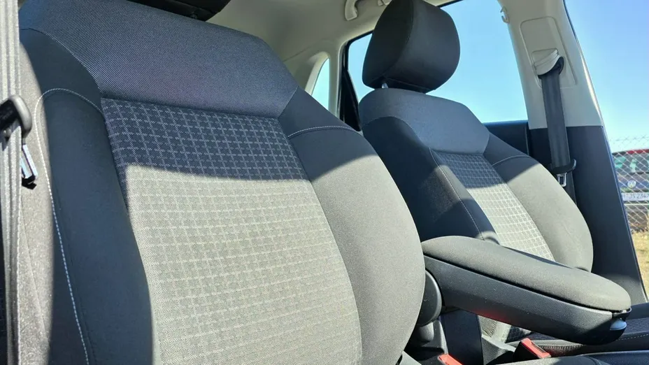 VOLKSWAGEN Polo -