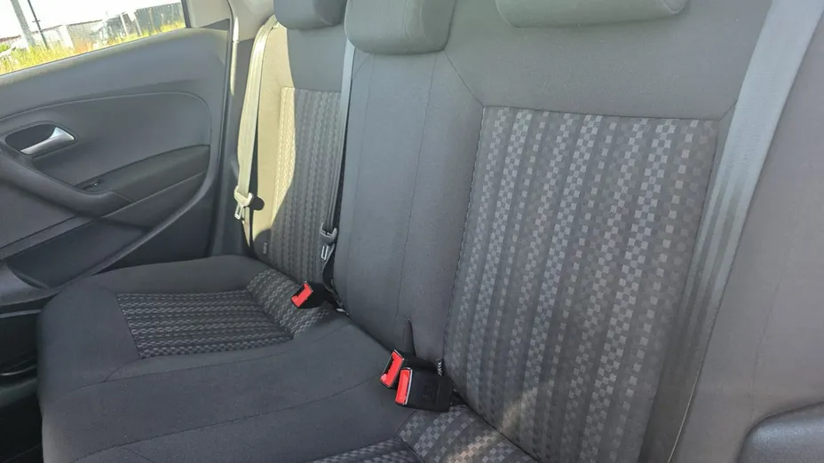 VOLKSWAGEN Polo -
