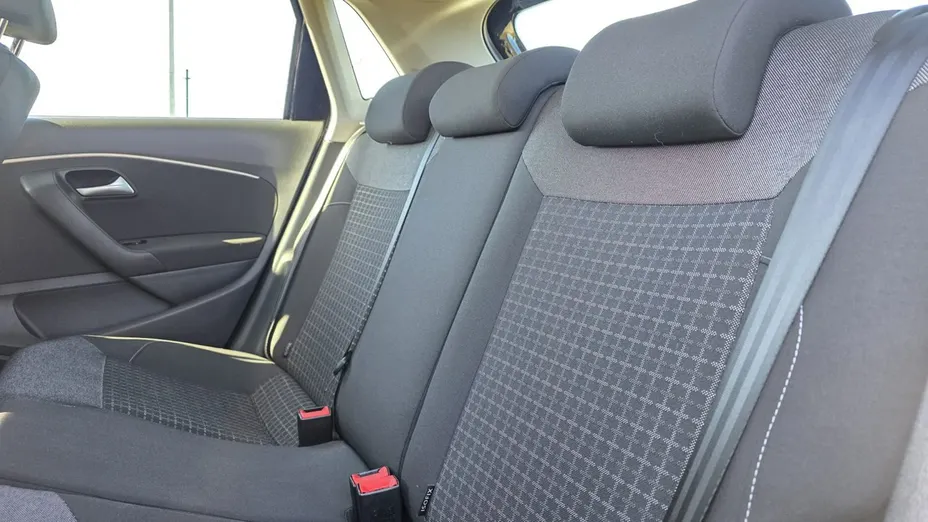 VOLKSWAGEN Polo -