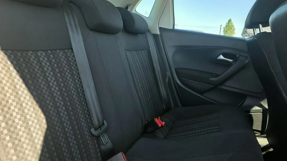 VOLKSWAGEN Polo -