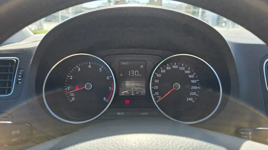 VOLKSWAGEN Polo -
