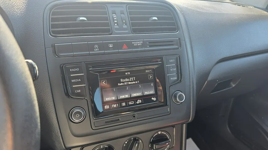 VOLKSWAGEN Polo -