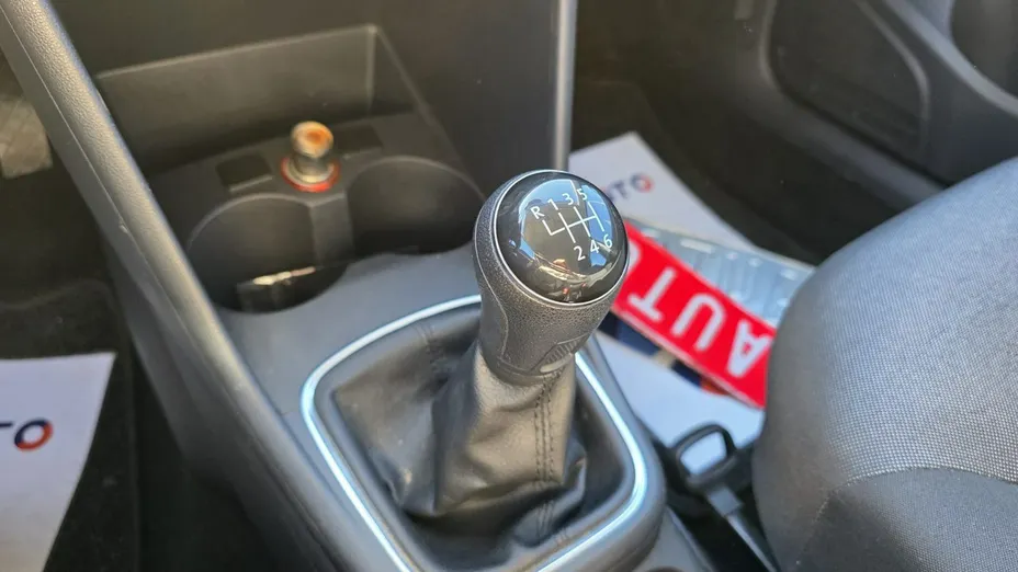 VOLKSWAGEN Polo -
