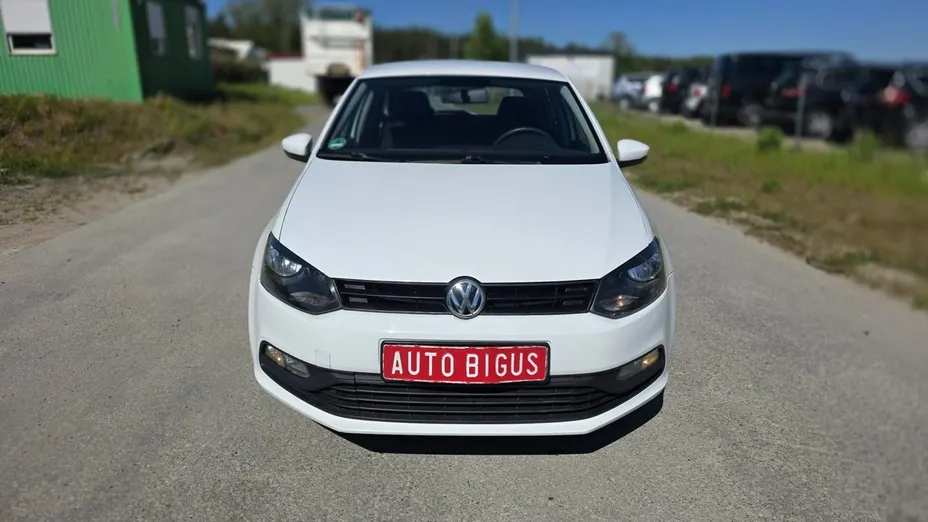 VOLKSWAGEN Polo -