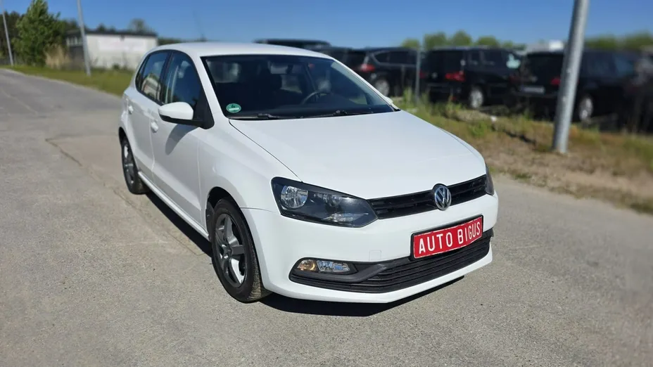 VOLKSWAGEN Polo -