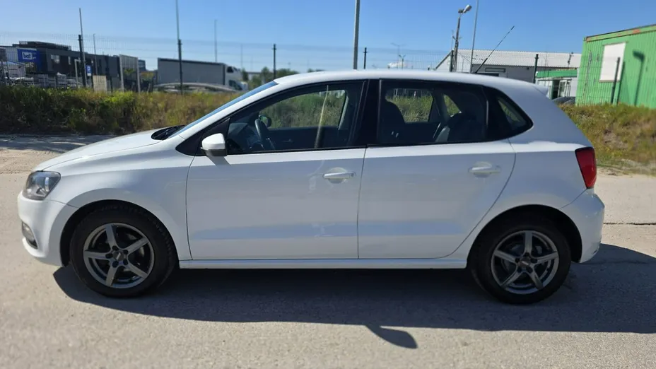 VOLKSWAGEN Polo -