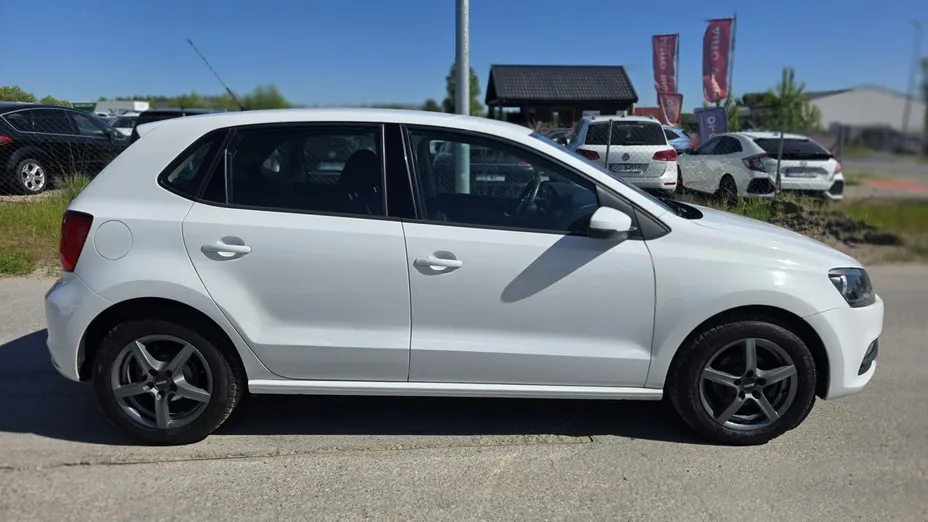 VOLKSWAGEN Polo -