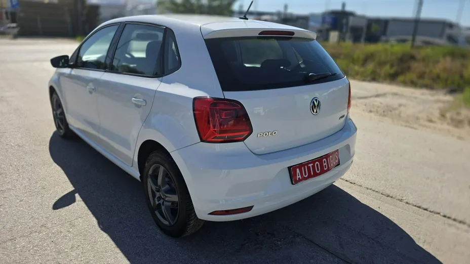 VOLKSWAGEN Polo -