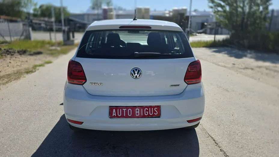 VOLKSWAGEN Polo -