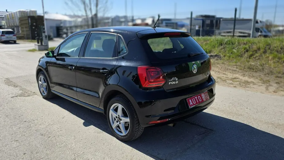 VOLKSWAGEN Polo -