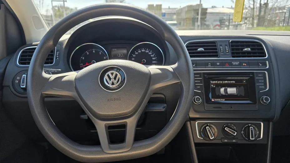 VOLKSWAGEN Polo -