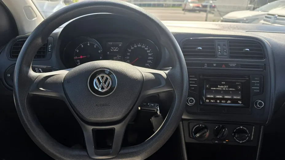 VOLKSWAGEN Polo -