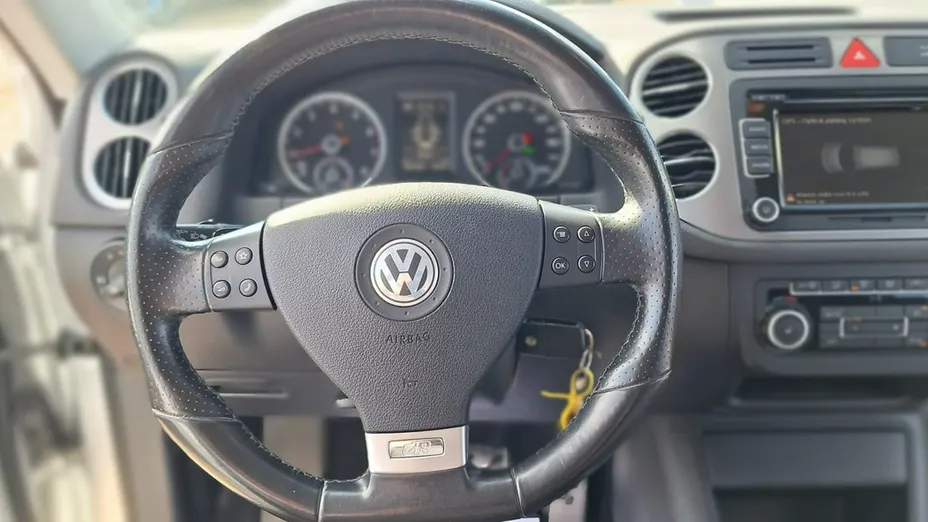 VOLKSWAGEN Tiguan -