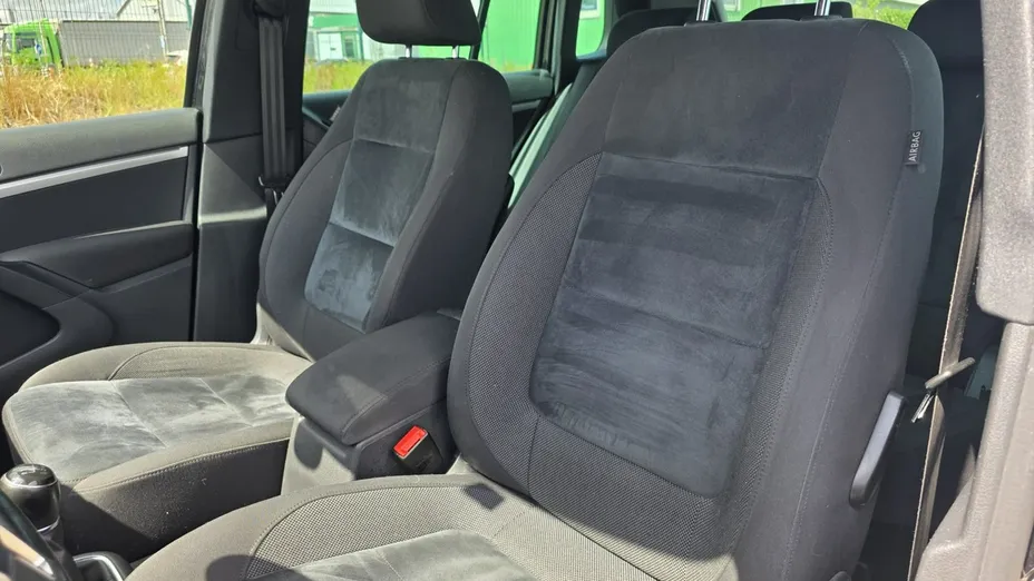 VOLKSWAGEN Tiguan -