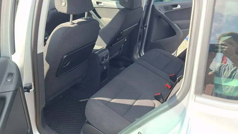 VOLKSWAGEN Tiguan -
