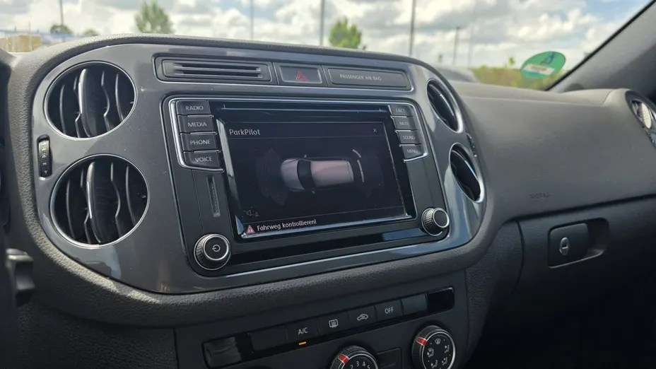 VOLKSWAGEN Tiguan -