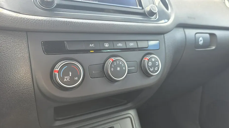 VOLKSWAGEN Tiguan -